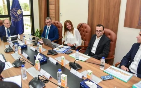 رئيس هيئة الدواء المصرية يناقش مع فياترس استراتيجيات توطين صناعة الأدوية الجديدة