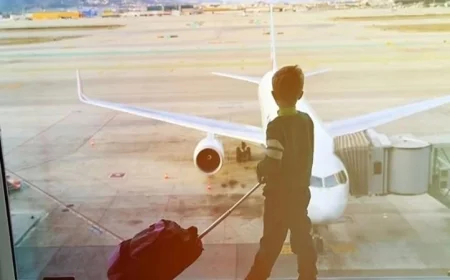 طفل يسافر بمفرده على طائرة خاطئة يثير أزمة في مطار إسباني