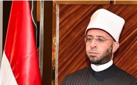 وزير الأوقاف يطمئن هاتفيا على صحة إمام مسجد في قنا