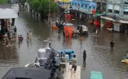 وفاة 25 شخصا جراء الفيضانات والانهيارات الأرضية المدمرة في شمال باكستان