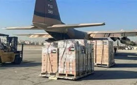 وصول طائرة مساعدات كويتية إلى مطار العريش لدعم الفلسطينيين في غزة