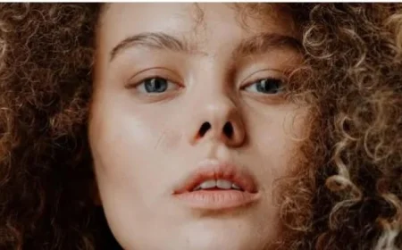 دليلك الشامل لتحويل الشعر الخشن إلى ناعم بفعالية