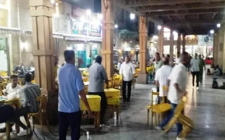 حملة مكثفة في أسوان تغلق 6 محلات مخالفة في الأحياء