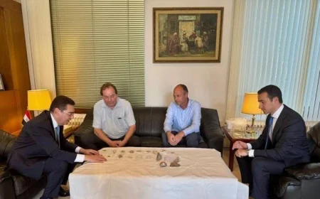 السفير المصري في لاهاي يستعيد كنوزًا أثرية للحضارة المصرية القديمة من هولندا