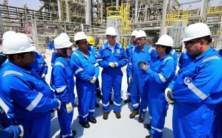 وزير البترول يستعرض مشروعات زيادة الإنتاج في معامل تكرير البترول بالسويس