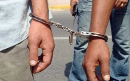 عاطلان في قبضة العدالة بتهمة سرقات منزلية متكررة في مدينة بدر