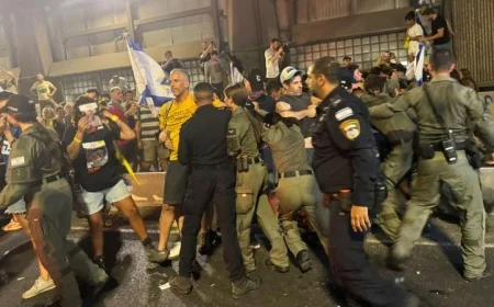 الشرطة الإسرائيلية توقف 32 متظاهرا خلال مطالبتهم بإعادة الرهائن المحتجزين