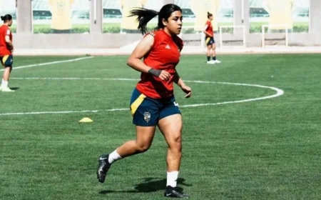 نادي مودرن سبورت يعزز فريق الكرة النسائية بضم أمل ناصر