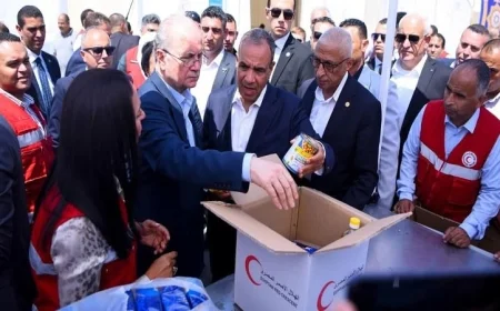 شاهد بالصور: وزيرا التضامن والخارجية برفقة رئيس وزراء فلسطين في مركز الهلال الأحمر