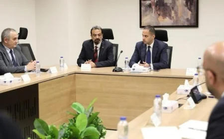 تحسين السلامة في المنشآت الطبية: اجتماع هام برئاسة نائب وزير الصحة
