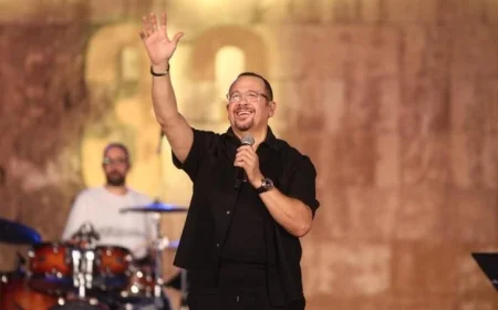 هشام عباس يشعل الحنين مع جمهوره وعلي شرف يبدع على أنغام البيانو في كايرو كافيه