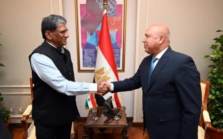 وزير النقل يلتقي سفير الهند في القاهرة لتعزيز التعاون المستقبلي بين البلدين