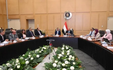 وزير الصناعة يناقش مع مصنعي الأسمنت تفاصيل إنتاج المصانع في الفترة الماضية