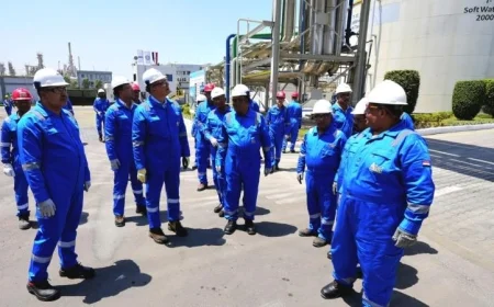 وزير البترول يزور وحدات الإنتاج في الاسكندرية للتكرير والبتروكيماويات ويتابع آخر التطورات