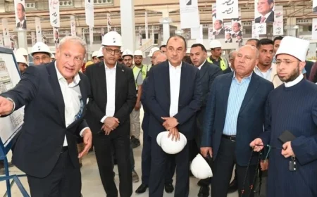 الوزير وشيمي يقومان بزيارة تفقدية لمصانع النصر للسيارات في حلوان