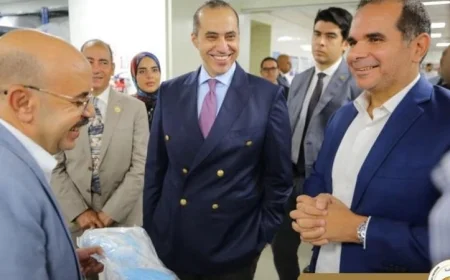 وزير الشؤون النيابية يزور مستشفى الناس ويثني على كفاءة الفرق الطبية والعاملين فيها