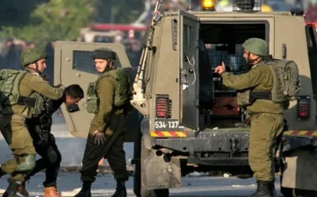 قوات الاحتلال تصعّد وتعتقل 22 فلسطينيا في حملة مداهمات بالضفة الغربية