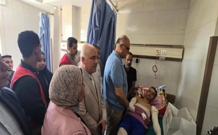 محافظ القليوبية يتفقد مصابي حريق الشدية ببنها لطمأنتهم والاطلاع على حالتهم الصحية