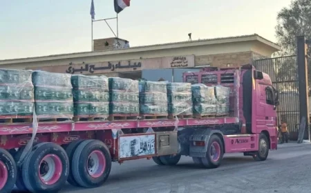 إدخال 135 شاحنة مساعدات إنسانية لدعم الفلسطينيين في قطاع غزة