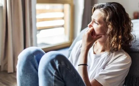 طريقة مبتكرة لطبيب نفسي لتخفيف القلق بسرعة في 15 ثانية فقط