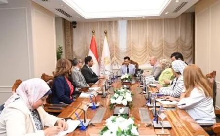 وزير الشباب يبحث تعزيز التعاون مع المدير الإقليمي لهيئة إنقاذ الطفولة في لقاء مثمر