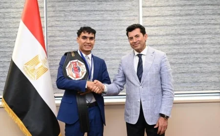 وزير الرياضة يلتقي بطل الكيك بوكس محمد راتب لتعزيز نجاح الرياضة في الوطن العربي