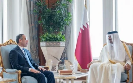 أمير قطر يودع السفير المصري احتفاءً بانتهاء فترة عمله الدبلوماسي