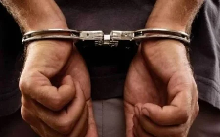 القبض على منادي سيارات يمارس البلطجة والعمل بدون ترخيص