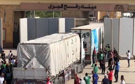 بدء دخول المساعدات الإنسانية للفلسطينيين في قطاع غزة من جديد