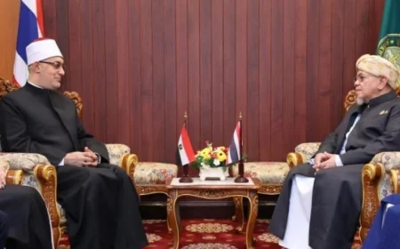 مفتي الجمهورية يجري لقاءً مثمراً مع شيخ الإسلام في تايلاند ويجتمع بهيئة كبار العلماء