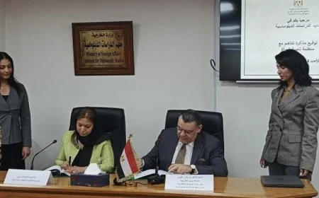 معهد الدراسات الدبلوماسية يعزز التعاون مع منظمة تنمية المرأة في التعاون الإسلامي من خلال توقيع مذكرة تفاهم