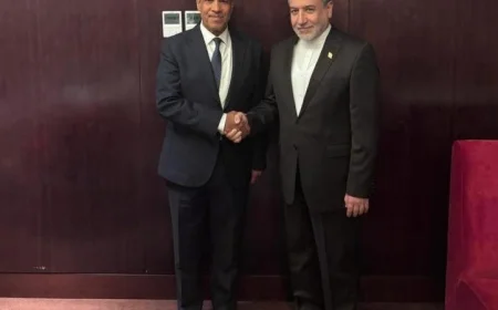 مناقشات مثمرة بين وزير الخارجية ونظيره الإيراني حول الأوضاع الكارثية في غزة