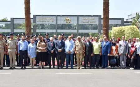 بالصور القوات المسلحة تنظم جولة ميدانية داخل الشركة العربية العالمية للبصريات