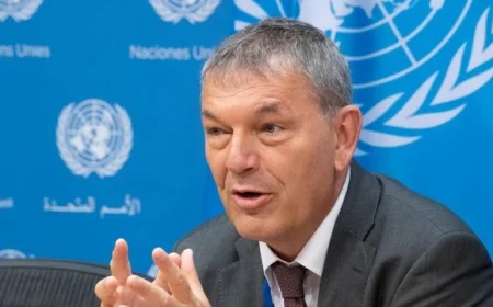 مفوض الأونروا يندد بالتقاعس الدولي عقب القصف الإسرائيلي الذي استهدف مستشفى ناصر في غزة