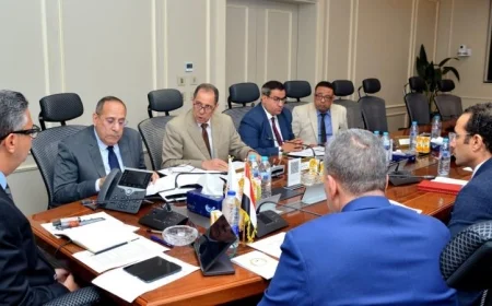 وزير التموين يستعرض خطط تطوير شركة السكر والصناعات التكاملية مع رئيسها