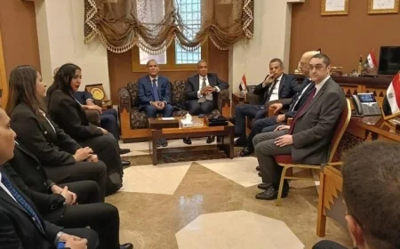 وزير الخارجية يقوم بزيارة تفقدية لمقر القنصلية العامة المصرية في جدة