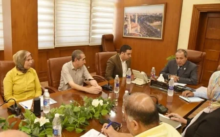 محافظ بورسعيد يواصل جهود تقنين الأوضاع في منطقة الشريط الملاصق للمجرى الملاحى لتعزيز التنمية