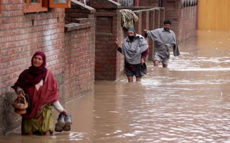 الفيضانات العارمة تغرق كشمير الهندية عقب هطول أمطار غزيرة