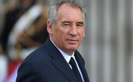 تحذير رئيس وزراء فرنسا من الفوضى السياسية يثير القلق حال سقوط الحكومة