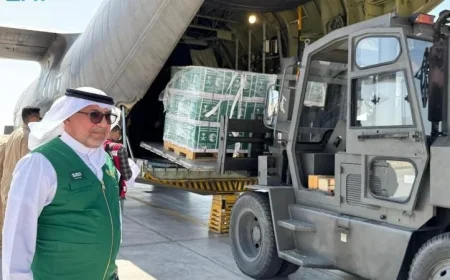 وصول الطائرة السعودية لمطار العريش لإغاثة الشعب الفلسطيني في غزة