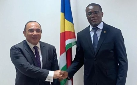 بحث سفير مصر مع رئيس سيشيل في تعزيز التعاون المثمر بين البلدين