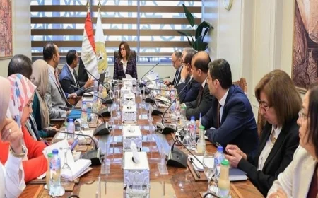 عوض تستكشف فرص التعاون مع وفد برنامج الأمم المتحدة الهابيتات