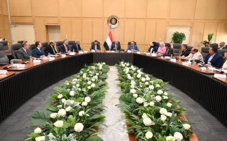 الوزير يجتمع مع وزيري قطاع الأعمال والزراعة لتطوير وتعظيم زراعة الكتان في البلاد