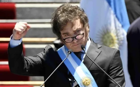 نجاة الرئيس الأرجنتيني من هجوم المتظاهرين بالحجارة والزجاجات