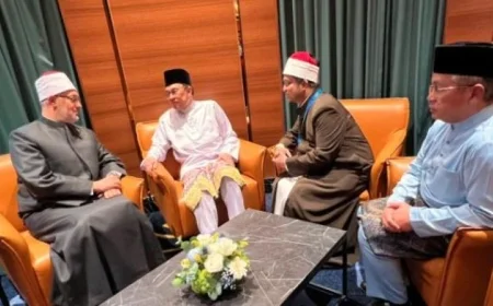 رئيس وزراء ماليزيا يعبر عن فخره بمصر وقيادتها في لقاء مع مفتي الجمهورية