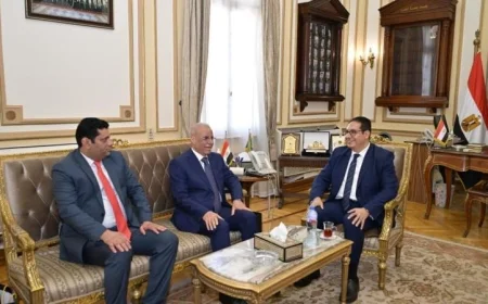 رئيس جامعة القاهرة يستعرض مبادرات دعم الطلاب العراقيين في الجامعة