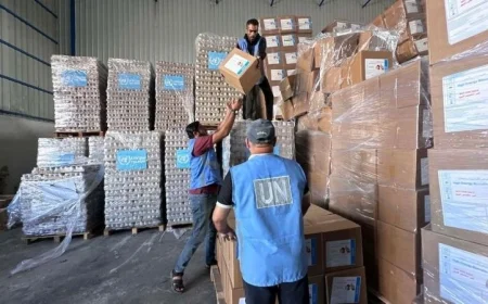 الأونروا تعلن جهوزية مستودعاتها في مصر والأردن لتحميل 6 آلاف شاحنة مساعدات لغزة