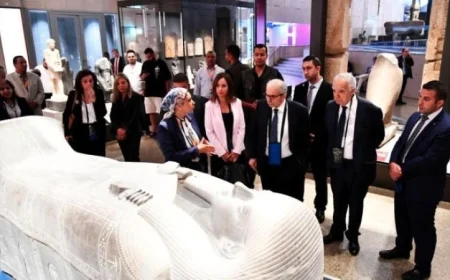 بالصور رئيس مجلس الوزراء اللبناني والوفد المرافق يستكشفون المتحف المصري الكبير