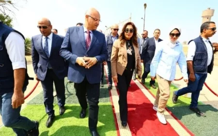 محافظ القليوبية ووزيرة التنمية المحلية يتفقدان مشروع انتاج 30 مليون بيضة