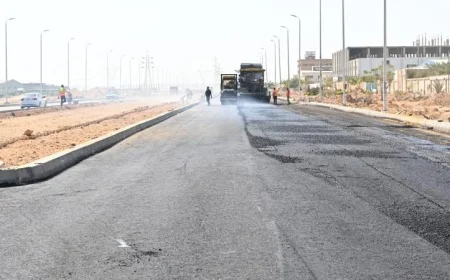 وزير الإسكان يستعرض تقدم تحديث المرافق في المناطق الصناعية بالعاشر من رمضان